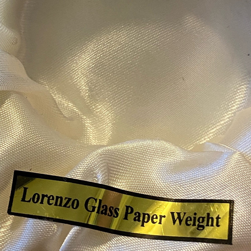 Lorenzo Glass Paper Weight containing a natural amethyst crystal cluster inside - Picture 10 of 12
